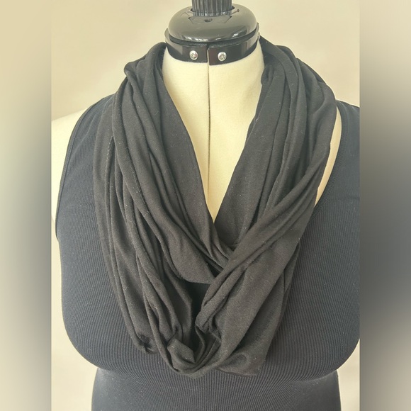 Black Infinity Scarf - Picture 1 of 2